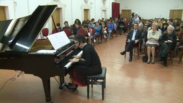 Greta Insardi durante l'esecuzione dello Studio-improvviso à la manière de Franz Liszt Greta Insardi durante l'esecuzione dello Studio-improvviso à la manière de Franz Liszt
